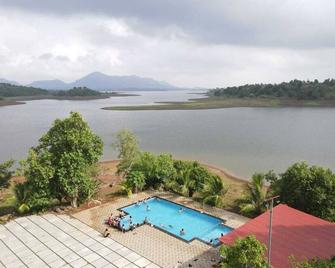 Shvas Island Resort - Nashik - Pool