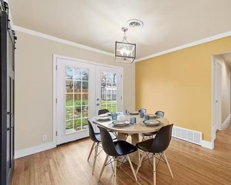 Bright 3br Retreat Near Stockyards & At&t Stadium - Haltom City - Comedor