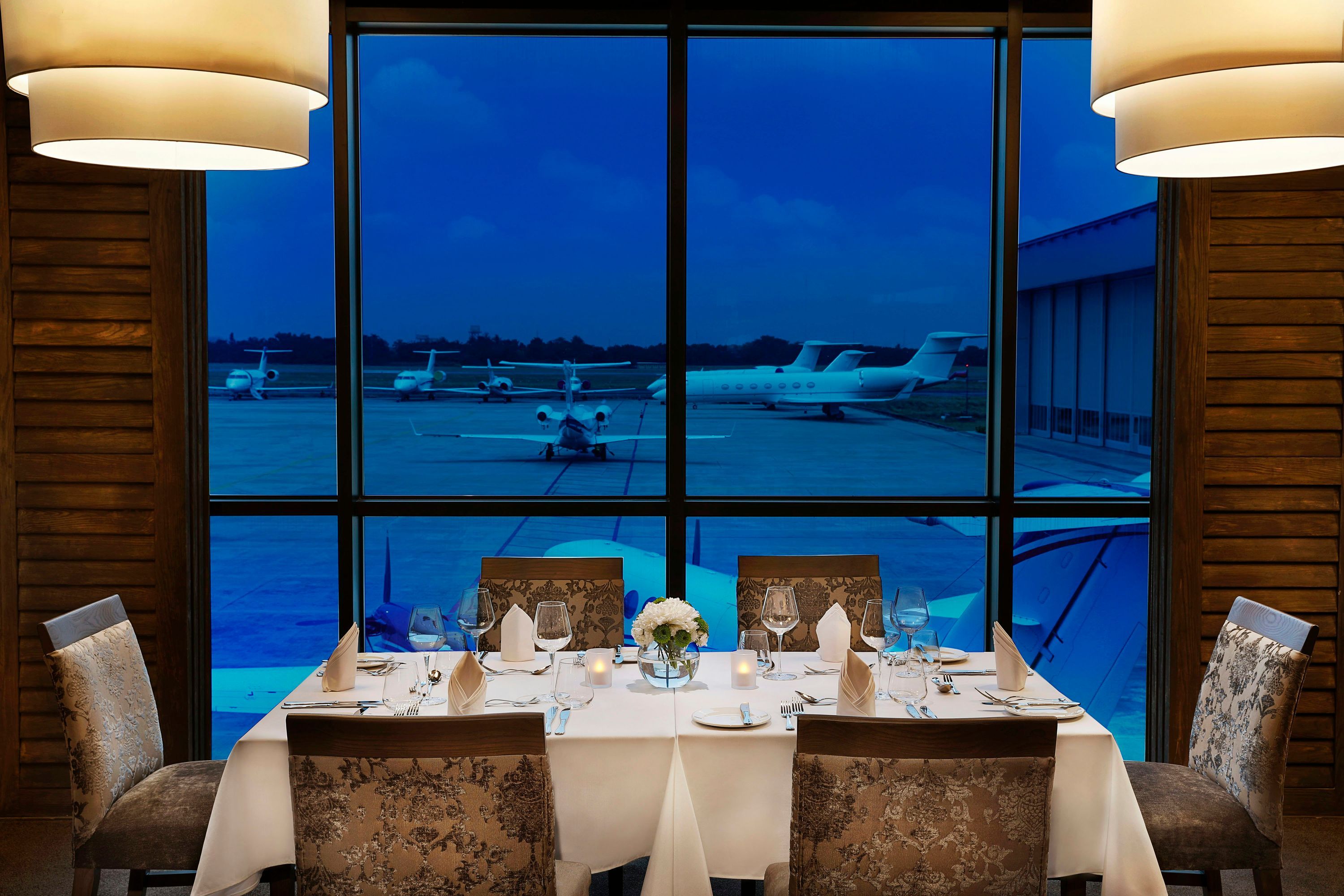 Legend Hotel Lagos Airport, Curio Collection by Hilton - לאגוס - מסעדה