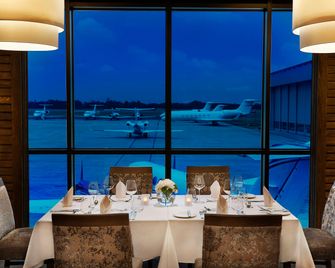 Legend Hotel Lagos Airport, Curio Collection by Hilton - לאגוס - מסעדה