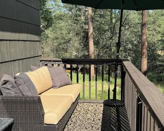 Cozy Pines Cabin in Prescott - 3bd 2ba - Prescott - Balcony