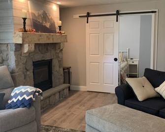 Country Road Take Me Home! - Pulaski - Living room