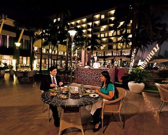 Novotel Mumbai Juhu Beach - Bombay - Restaurante
