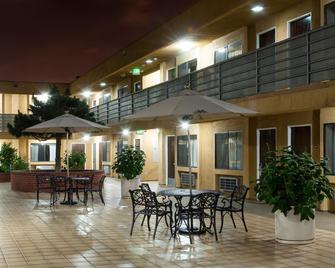 Gardena Terrace Inn - Гардена - Патіо
