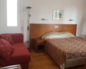 Hotel Paun - Petrovac - Schlafzimmer