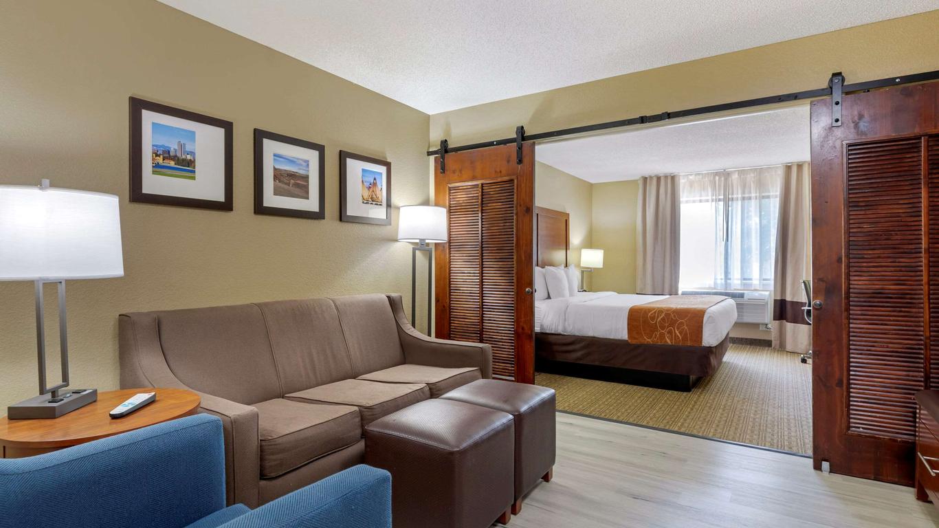 Comfort Suites Lakewood - Denver