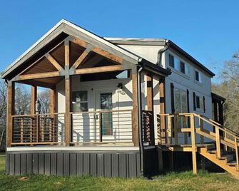 Serene Home Directly Between Houston And Dallas, Beautiful Views, Wifi - Oakwood - Building