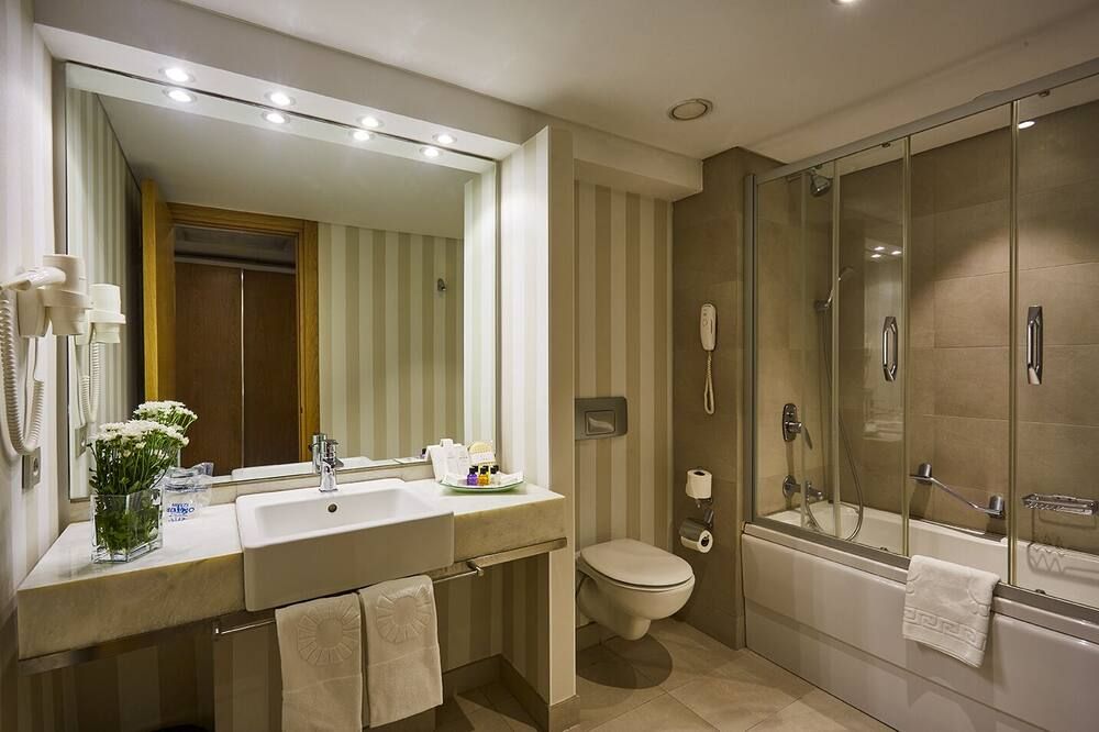 Bathroom view of Ontur Izmir Otel