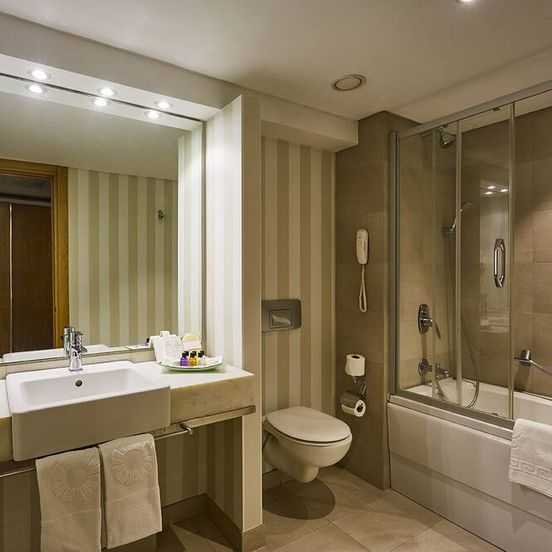 Bathroom view of Ontur Izmir Otel