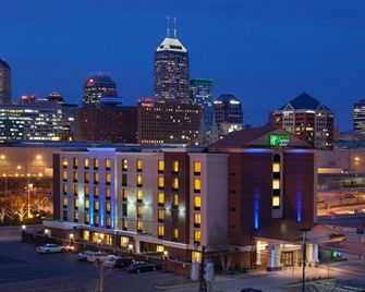 Holiday Inn Express & Suites Indianapolis Dtn-Conv Ctr Area By IHG - Indianapolis - Building