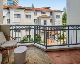 Bella Mare Coolangatta Beachside Apartments - Coolangatta - Balcón