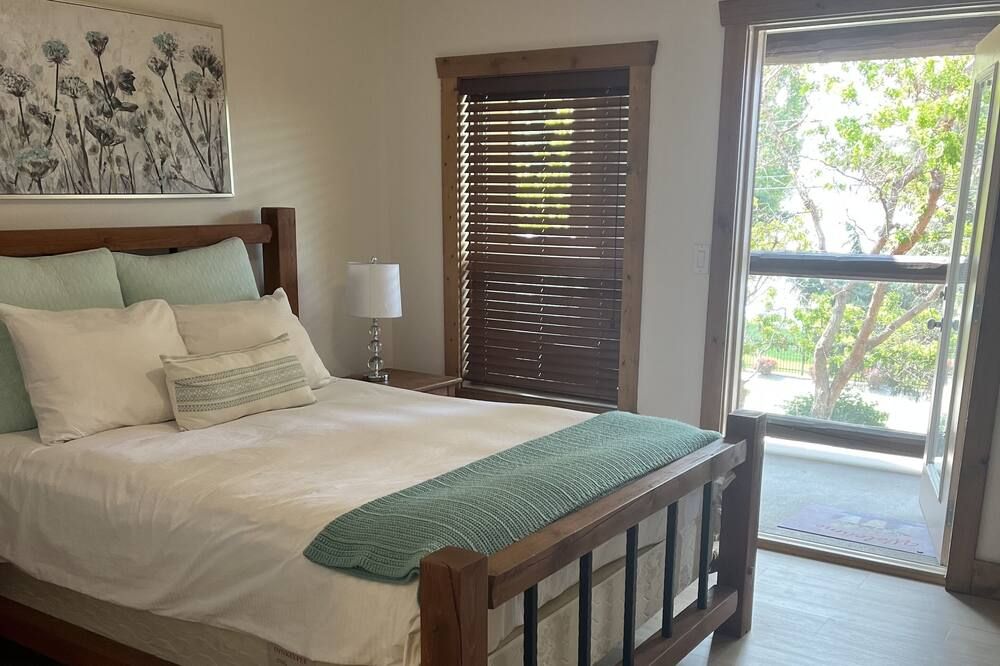Summer Fun For The Entire Family!!! Snowbird Special Now Available - Osoyoos - Bedroom
