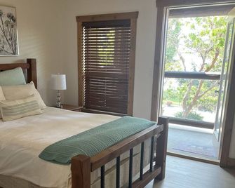 Summer Fun For The Entire Family!!! Snowbird Special Now Available - Osoyoos - Bedroom
