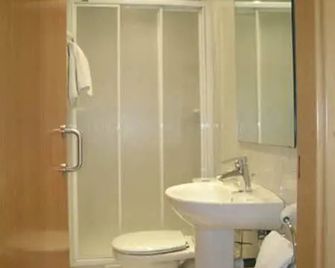 Hostal Bartis - Figueres - Kylpyhuone