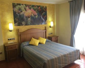 Hotel Arnal - Laspuña - Bedroom