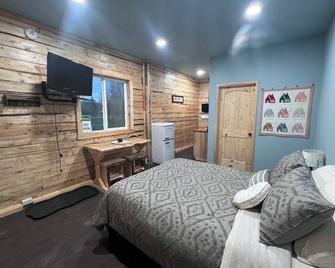 Beautiful Butte BNB 1-bedroom apartment in fantastic Palmer with WiFi. - Palmer - Habitación