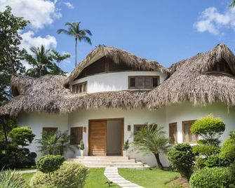 Spectacular Beachfront Luxury Villa With Private Pool, Jacuzzi Chef, Full Staff - Sánchez - Edificio