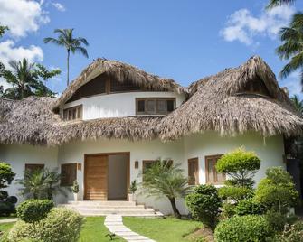 Spectacular Beachfront Luxury Villa With Private Pool, Jacuzzi Chef, Full Staff - Sánchez - Edificio