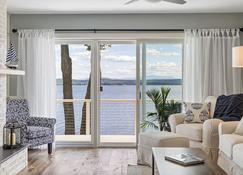 Tranquil lake house in VT w/ breathtaking views! - Grand Isle - Sala de estar