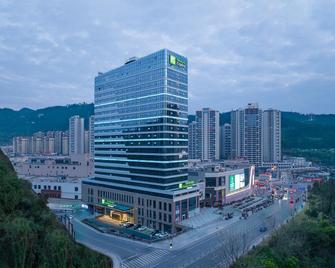 Holiday Inn Express Bazhong Center - Bazhong - Building