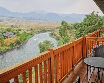 Yellowstone Riverside Cottages - Gardiner - Balkon