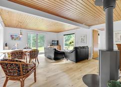 A cozy furnished cottage in the middle of Kølkær. - Herning - Living room
