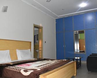 Hotel Falcon Inn - Bhurban - Bedroom