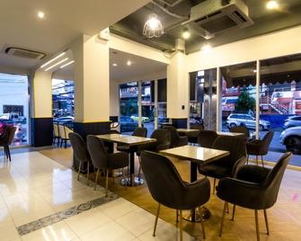 Montree Phuket Hotel - 普吉 - 餐廳