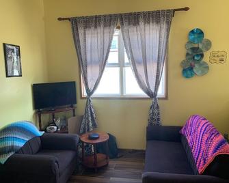The Lily Pad - Caye Caulker - Living room