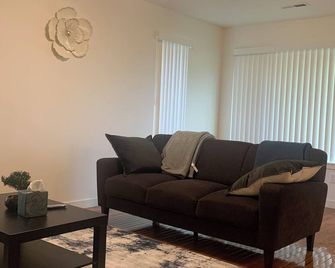 Serene Living in Longview Washington - Longview - Huiskamer