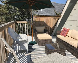 Adorable Vintage Beach House For Family & Friends Ideal Location - Barnegat Light - Balcony