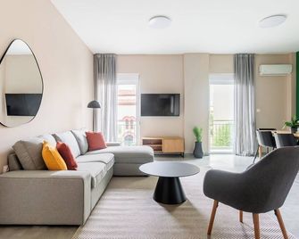 Snug by Zoia Living - Athens - Living room