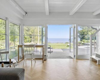 3 Bedroom Beautiful Home In Holbæk - Holbæk - Living room