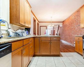 Family Friendly Home in Trolley Square - Wilmington - Kitchen