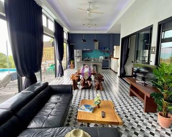 Ko Samui Sea View Pool villa Philippa, with car, just 400m to the Beach - Ko Samui - Living room