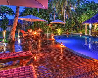 Coco Beach Resort - พอร์ต วิลา - สระว่ายน้ำ