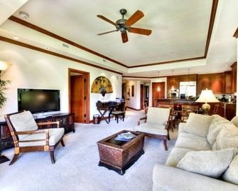 Luxury Beach Front Villa - Kolea - Waikoloa Village - Living room