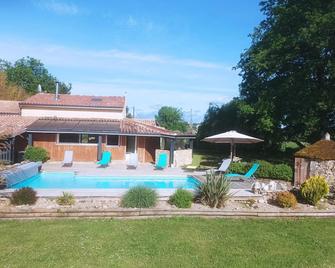 House near Bonaguil castle with private pool - Duravel - Piscina