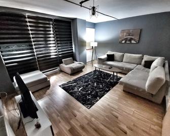 7 Tepe Asya Pansiyon - Büyükada - Sala