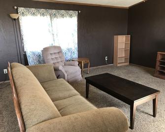 Comfortable Family Hunting Lodge - Alpena - Wohnzimmer