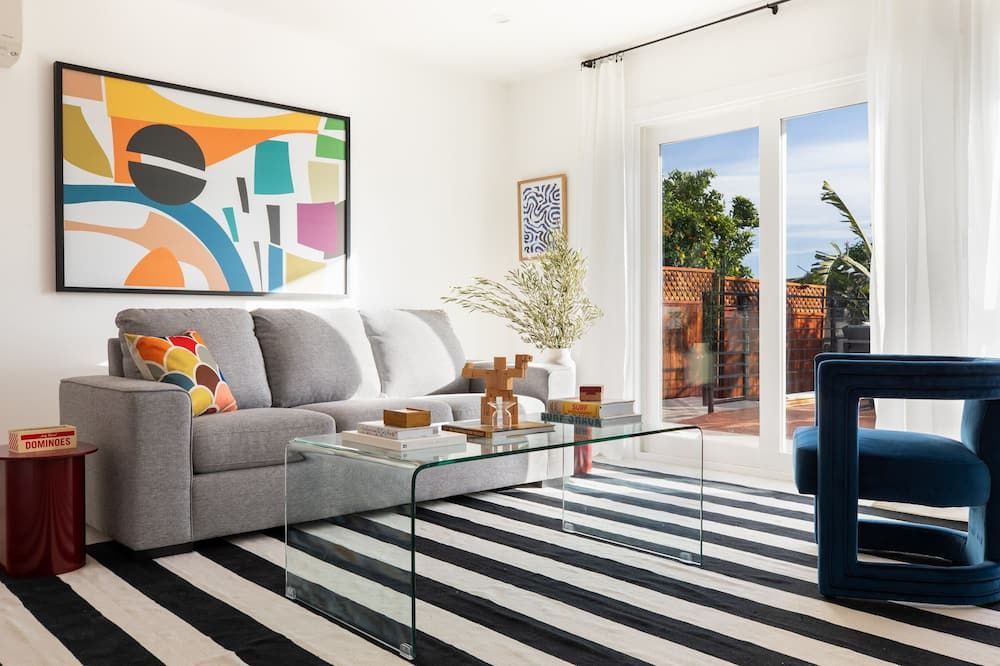 Avalon IV By Avantstay | Mins To Gaslamp | Beautiful Deck W/ Bbq - سان دييغو - غرفة معيشة