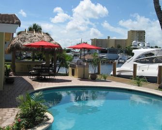 Waterfront With Yacht - Newly Remodeled & Furnished - Pompano Beach - Pool