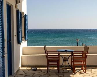 Fabio Studios - Tinos - Balcón