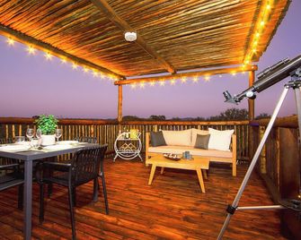 The Duchess Luxury Safari Villa, Close To Knp, Giraffe-Feeding-Tower, Bush-Bath, Boma - Marloth Park - Balkon