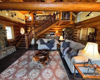 Quail Meadows Ranch Home, 32+ acres of land, spectacular views - Fiddletown - Sala de estar