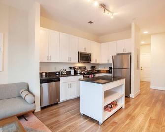 Stylish 1 Bdrm Apt W / King Bed - Alexandria - Cocina