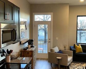 Lovely 2 Bedroom,3 Bed Near Restaurants, Bars, Shopping and Vanderbilt, Belmont - Nashville - Salon