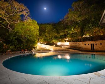 Bolontiku Boutique Hotel & Spa - Flores - Piscina