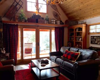 The Cabins at Country Road - Evergreen - Sala de estar