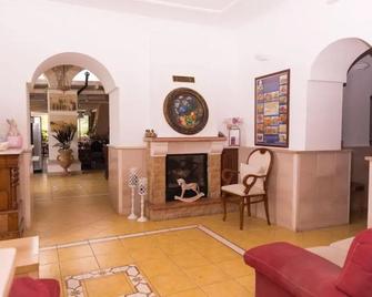 Hotel Villa A Mare - Rodi Garganico - Receptionist